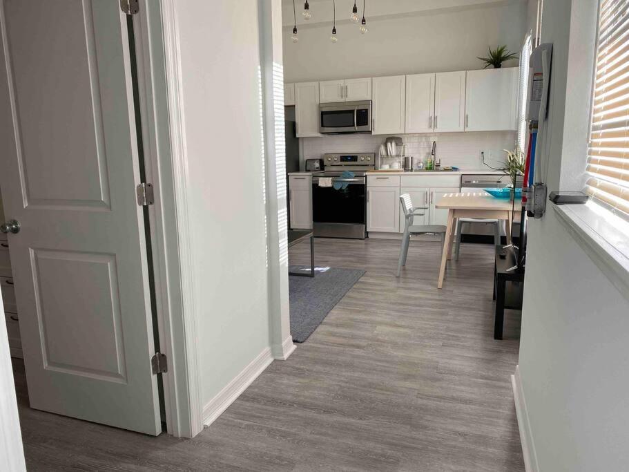 Chic Bungalow Apartment Steps From Armature Works & Downtown Riverwalk Tampa Exterior photo