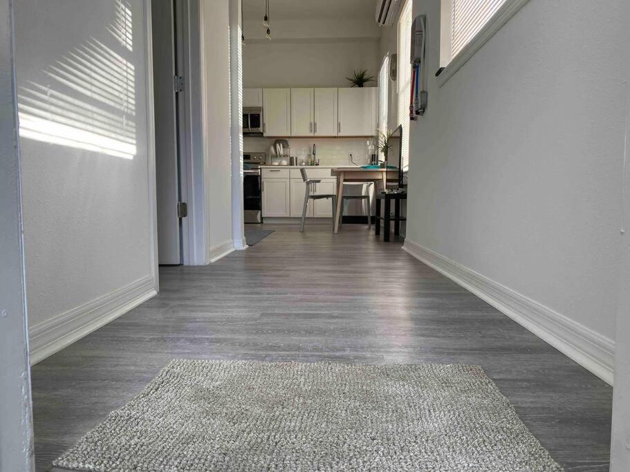 Chic Bungalow Apartment Steps From Armature Works & Downtown Riverwalk Tampa Exterior photo