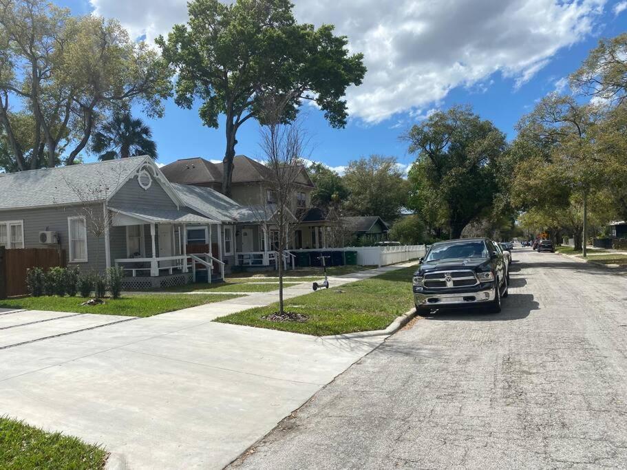 Chic Bungalow Apartment Steps From Armature Works & Downtown Riverwalk Tampa Exterior photo