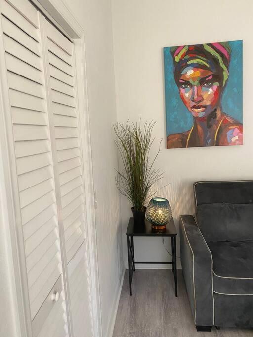 Chic Bungalow Apartment Steps From Armature Works & Downtown Riverwalk Tampa Exterior photo