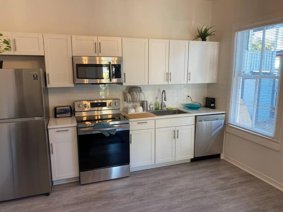 Chic Bungalow Apartment Steps From Armature Works & Downtown Riverwalk Tampa Exterior photo