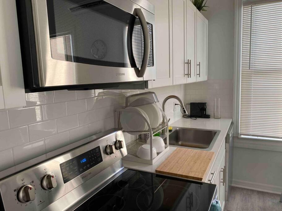 Chic Bungalow Apartment Steps From Armature Works & Downtown Riverwalk Tampa Exterior photo